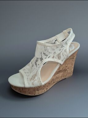 Like New Fergalicios Vandalia White Lace Cork Wedge Sandals Size 8